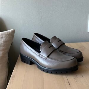Never worn Ecco Tray Tech Women’s Leather Loafers (purple/gray color)